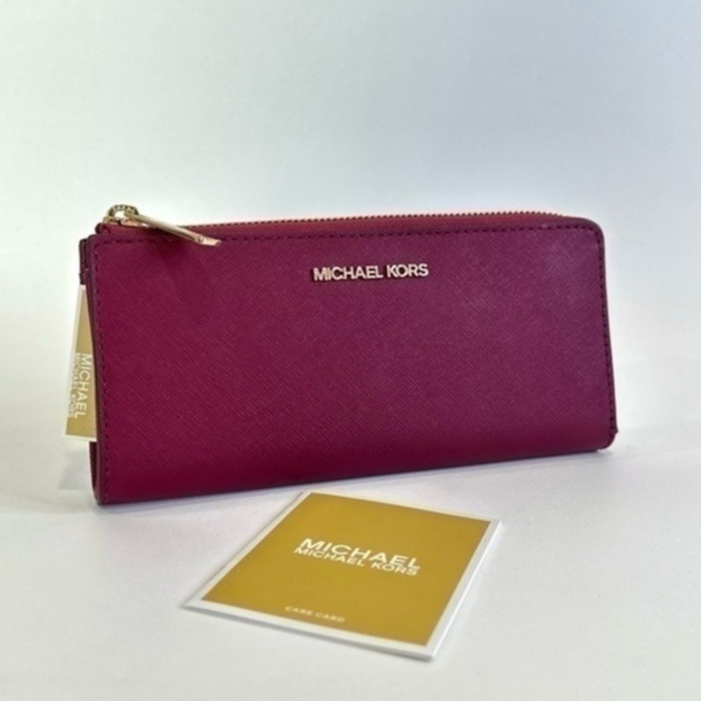 NEW Michael Kors Large three Quarter zip Leather wallet in Mulberry